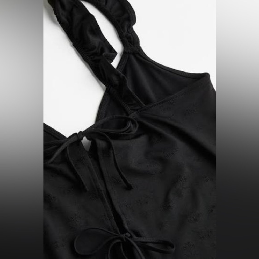H&M Open Back Ruffle Strap Tank - Picture 4 of 8